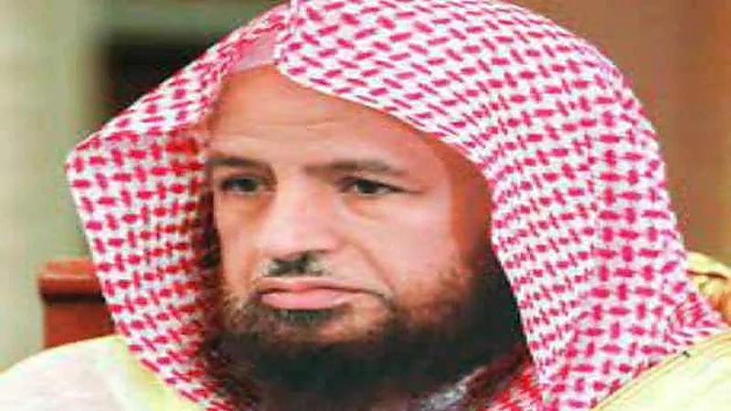 الخضير يوضح حكم صلاة الرجل بالبنطال