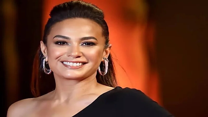 شاهد.. إطلالة جذابة للفنانة هند صبري تبهر جمهورها