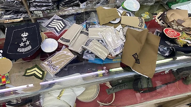 ضبط محلات بيع وخياطة ملابس عسكرية بالرياض