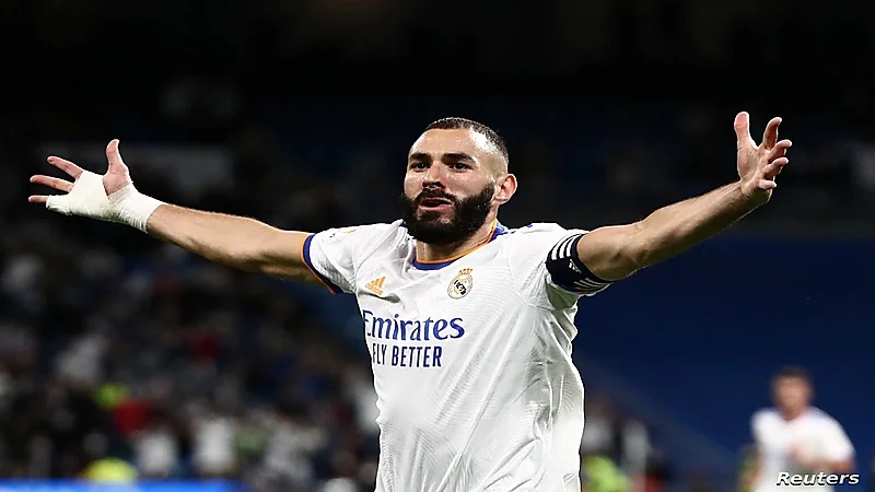 بنزيما يفكر في الانتقال للدوري السعودي