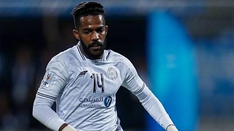 الأهلي يرغب في التعاقد مع نواف العابد