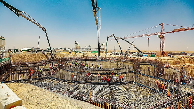 صب أكبر خرسانة ضخمة بمشروع الدرعية.. صور