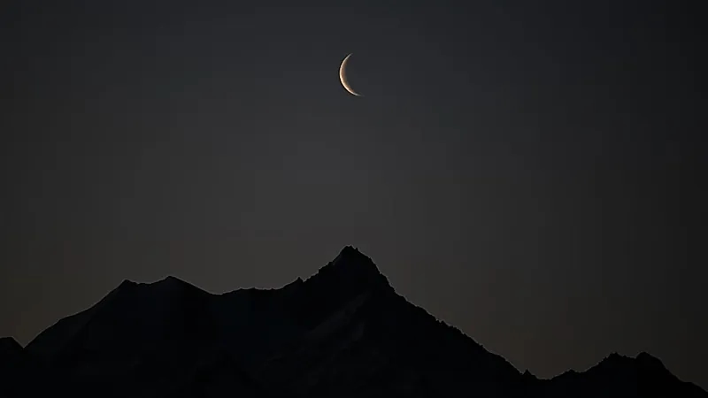 الزعاق يكشف موعد غرة رمضان .. فيديو