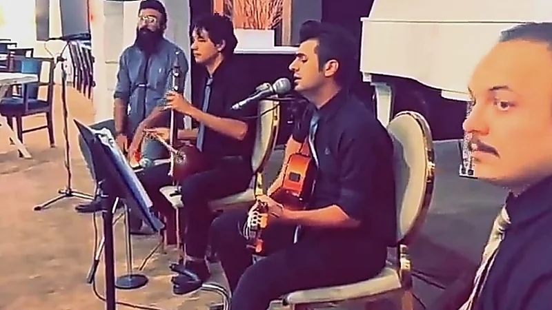 إيرانيون يغنون أغنية "أنت ملك" من قلب طهران  ..  فيديو