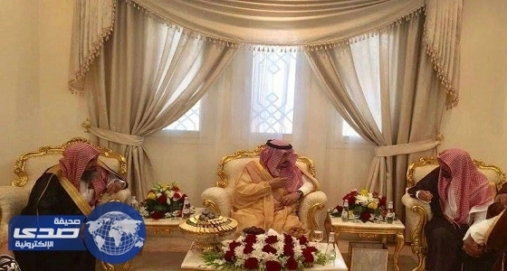 بالصور .. أمير الرياض يلبي دعوة عمدة " الغنيم " و يزوره في منزله