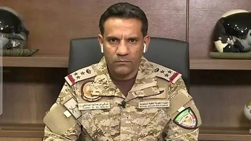 وزارة الدفاع: سقوط بعض شظايا الصاروخ البالستي على أحياء سكنية بالرياض دون أضرار