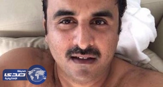 " سيلفى " عارى لتميم يشعل التواصل الاجتماعي