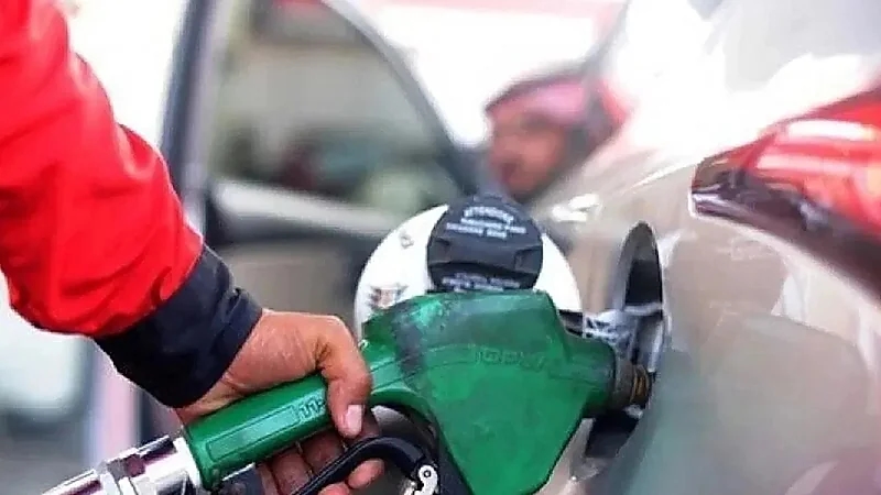 " كفاءة " ينصح بإيقاف محرك السيارة أثناء تعبئة الوقود