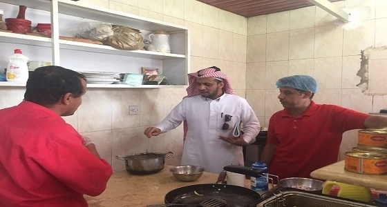 بالصور.. إغلاق مطعمين ورصد مخالفات بمركز جمعة ربيعة في " بارق عسير "