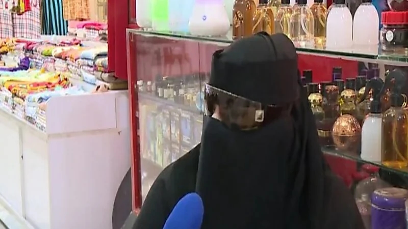  مستثمر يهدد 650 مواطنة بالإزالة من سوق " حجاب " في الرياض " فيديو " 