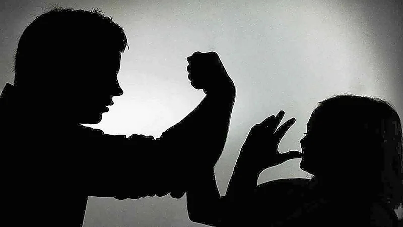 الإطاحة برجل اعتدى على مسعفة وصفعها بعد وفاة والده