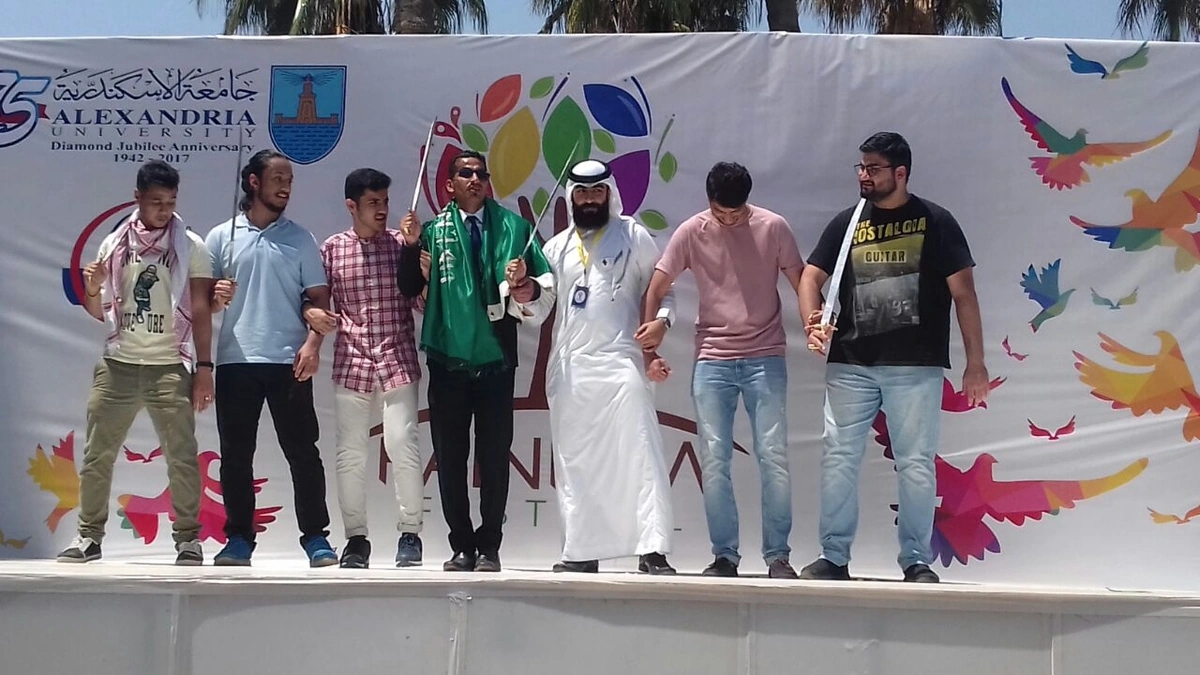 الشباب السعوديين ينقلون تراث المملكة في يوم الجاليات بـ " جامعة الإسكندرية "
