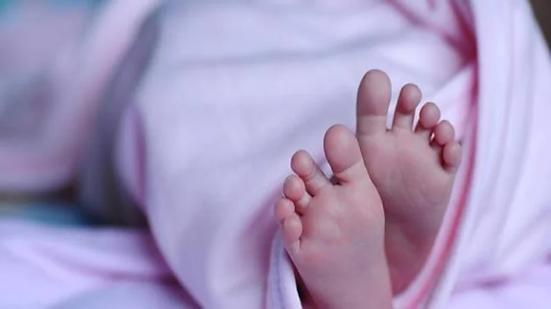 عودة طفلة من الموت أثناء جنازتها