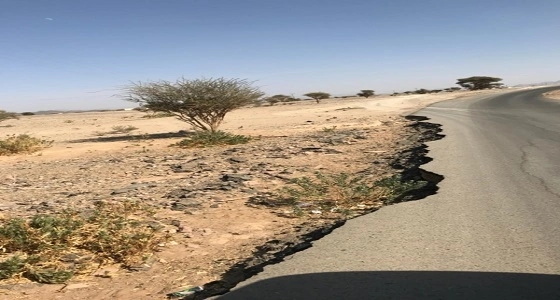 بالصور.. أهالي تثليث يشتكون من الخط الرابط بين المحافظة ونجران