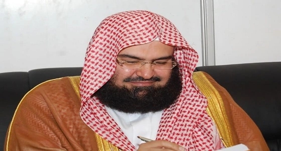 طالبة تتوصل لطريقة تفك زحام الصلوات في الحرم المكي.. والسيديس يعلق