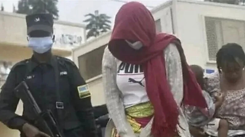 حبس شابة بتهمة ارتداء فستان أسود شفاف