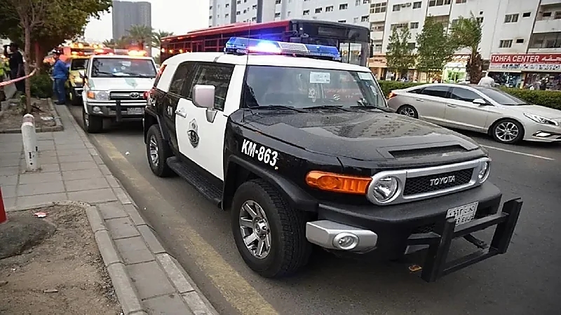 القبض على مواطن صوّر رجال الأمن أثناء أداء مهامهم واستخدم ألفاظ مسيئة في حائل