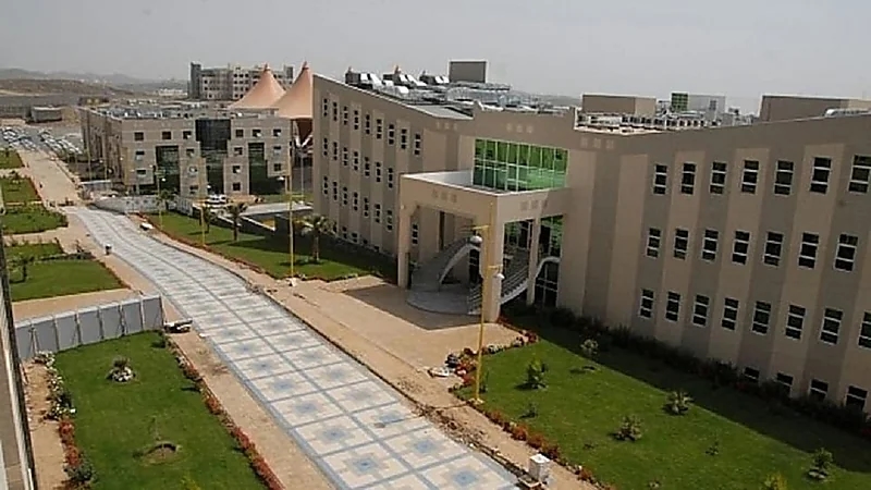 جامعة الملك خالد تكشف عن موعد برامج الدراسات العليا المدفوعة الرسوم