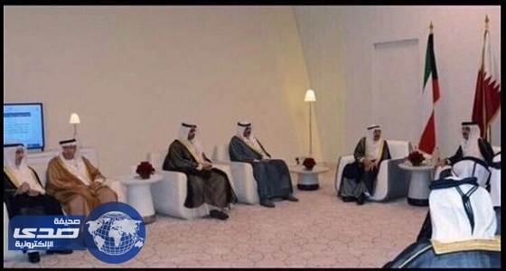 نشطاء: تميم لم يستقبل الشيخ صباح في القصر واستقبله في ثكنة عسكرية