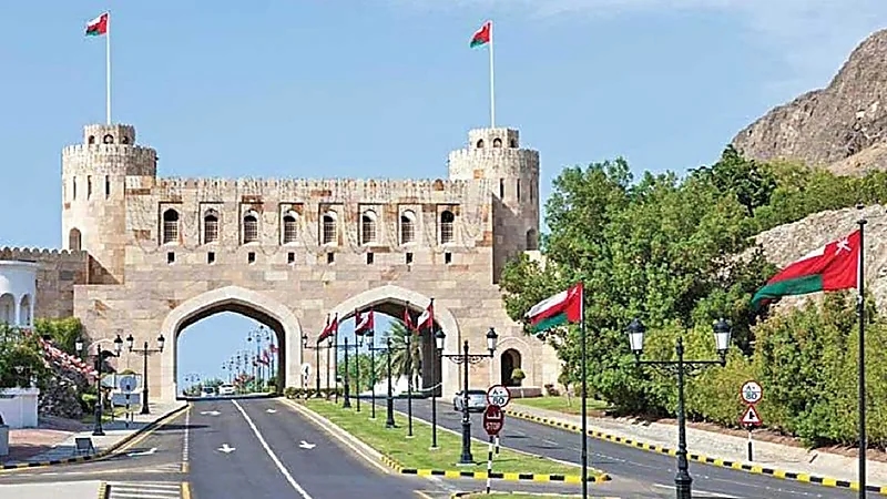 سلطنة عمان: تمديد إغلاق المنافذ البرية لمدة أسبوع آخر