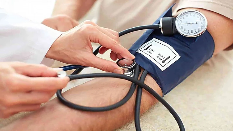 الدكتور خالد النمر يوضح الوضع الصحيح لقياس الضغط