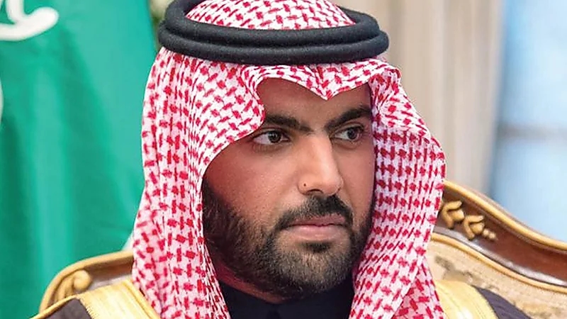 وزير الثقافة يرزق بمولودة ويسمهيا "حصة"