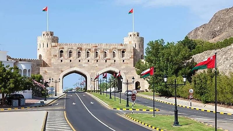عُمان تعلن إجازة رسمية بسبب "إعصار شاهين"