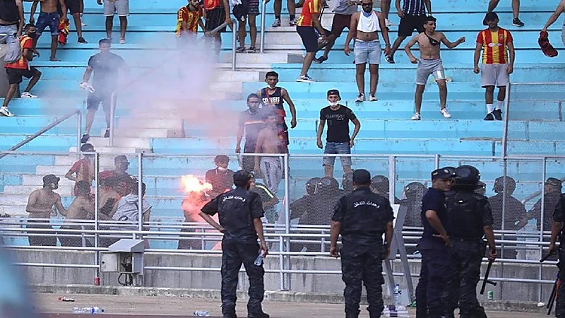 بالصور.. شغب جماهيري قبل لقاء الترجي التونسي والأهلي المصري