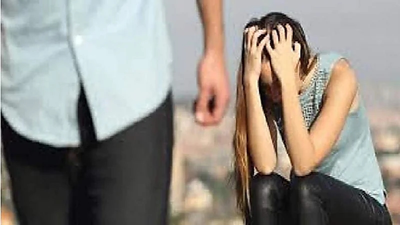 شاب يتهم فتاة بالاستيلاء منه على مبلغ مالي مقابل وعد بالزواج