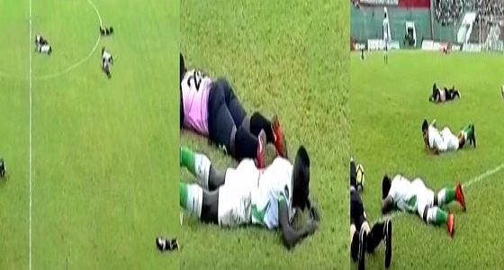بالفيديو.. انبطاح لاعبي وطاقم تحكيم مباراة على أرضية الملعب لسبب غريب