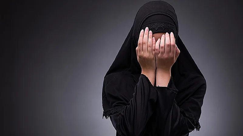 فتاة تستغيث بـ"العنف الأسري" بعد تحرش شقيقها بها