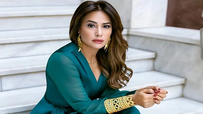 بالفيديو.. رد فعل هند صبري بعد لقاء خطيبها السابق