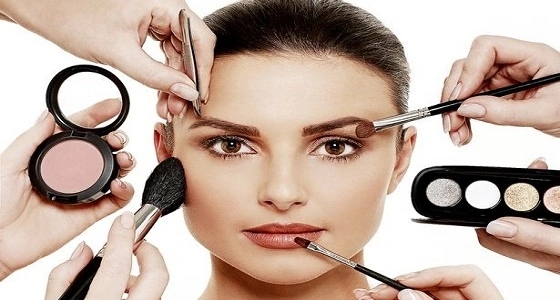 دراسة تكشف نظرة الرجال إلى المديرة التي تضع الماكياج