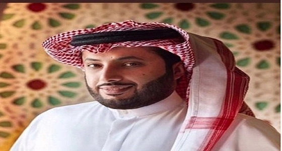 بالصورة.. تركي آل الشيخ مع أخويه في طفولتهم