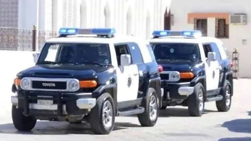 ضبط 29 شخصًا ضايقوا المارة برمي عبوات بلاستيكية عليهم بالطائف