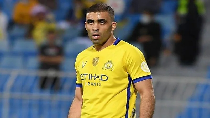خلافات تعيق تجديد عقد محترف النصر حمدالله