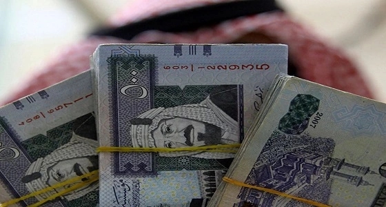 شاهد.. بائع مصري في الرياض يجسد أعظم صور الأمانة