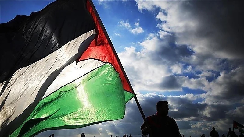 اتهام وزير فلسطيني سابق بتسويق منتجات إسرائيلية على أنها فلسطينية