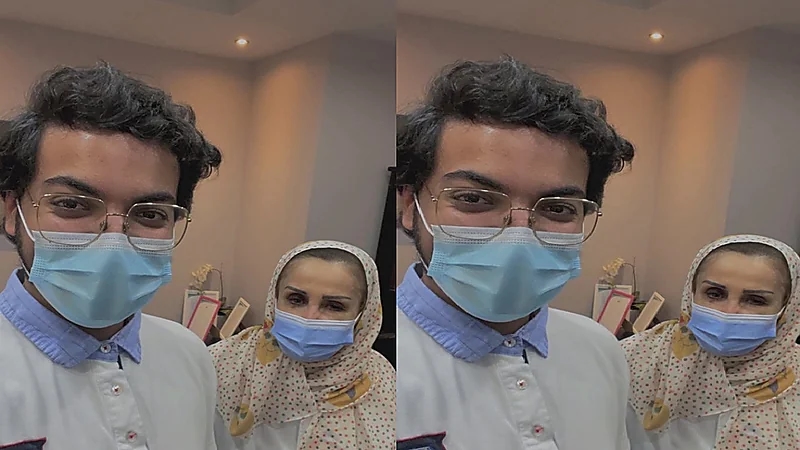 طبيب يزور استشارية أشرفت على حالة والدته أثناء حملها به: " شلتك قبل أمك "