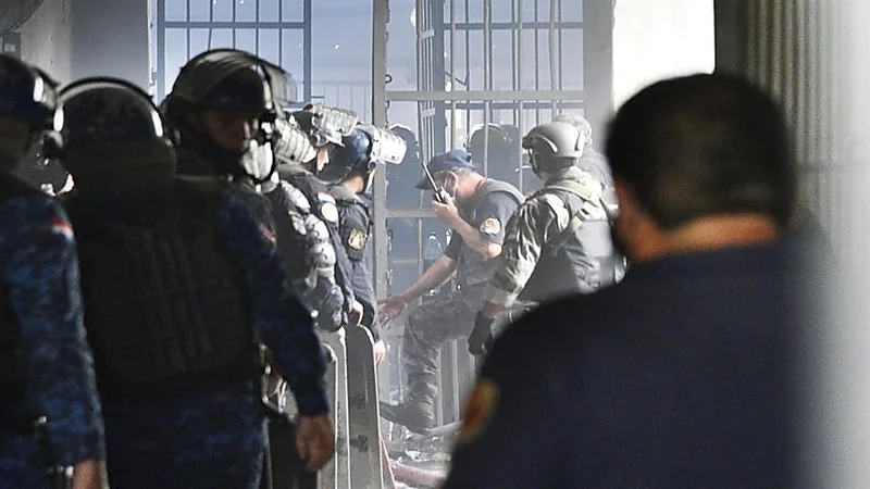 قتلى وإصابات وهروب سجناء في سجن بالمكسيك