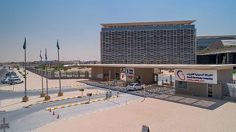 السيطرة على حريق جزئي بإحدى محطات تحويل الكهرباء بحفر الباطن