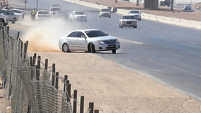 غرامة تصل لـ 60 ألف وحجز المركبة عقوبة التفحيط