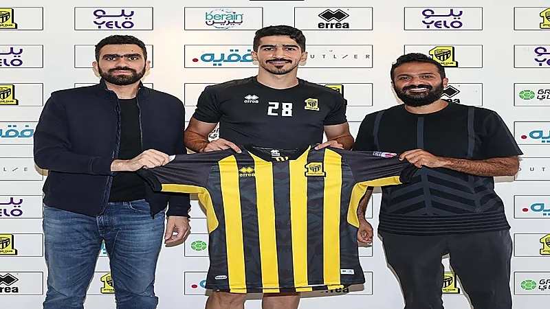 الاتحاد يتعاقد رسميا مع مدافع الوحدة "الحافظ" لمدة موسم واحد "صور" 