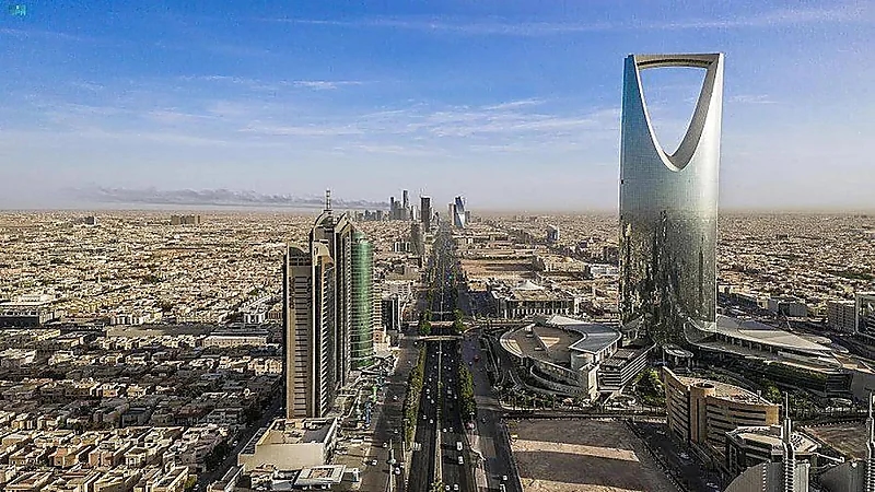وفاة شخص وإصابة آخرين إثر تصادم 11 مركبة بالرياض