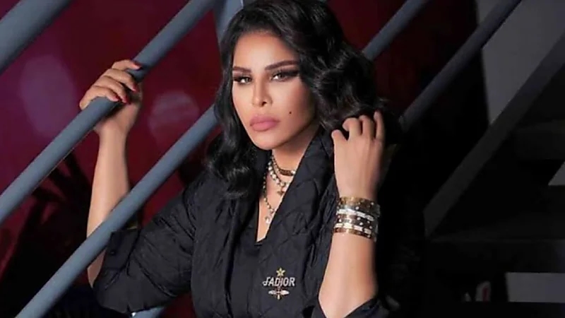 بالفيديو.. الفنانة أحلام تعود من السفر بعدد حقائب مدهش