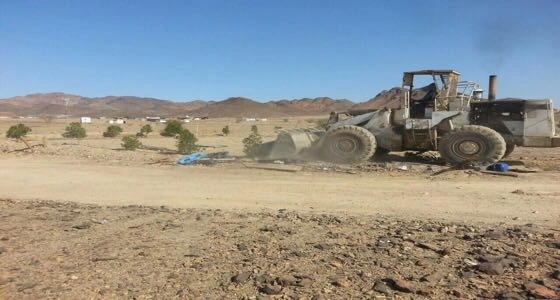 بالصور.. إزالة 5 ألاف متر تعديات بطريق حائل
