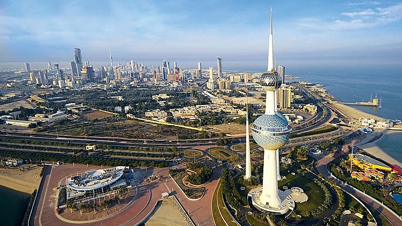 إيقاف أفراد أمن فشلوا في ضبط تجار مخدرات بالكويت