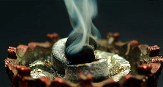 بالصور..فتاة تعثر على طلسم سحري لفنان مغربي في احدى المقابر