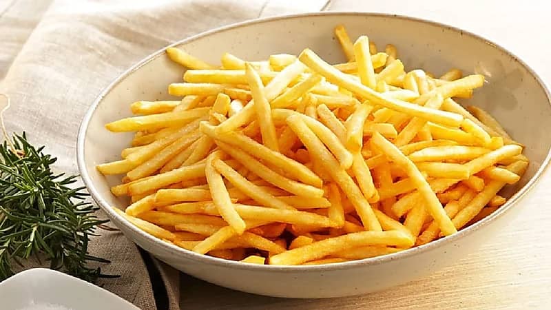 سيدة تطلق النار على عاملة في مطعم بسبب سعر البطاطا المقلية