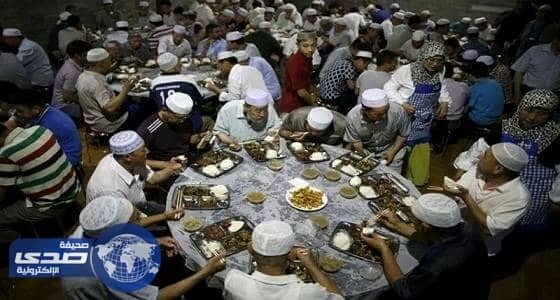 تعرف على بلد أوروبي يفطر فيه المسلمون ساعة واحدة